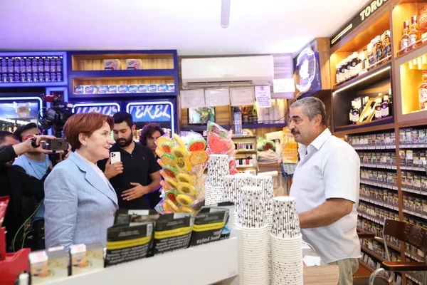 kilicdaroglunun-adayligina-karsi-cikan-esnafa-aksenerden-yanit-kesin-chplisin-1661454311797.jpg Kılıçdaroğlu'nun adaylığına karşı çıkan esnafa Akşener'den yanıt: Kesin CHP'lisin - 3