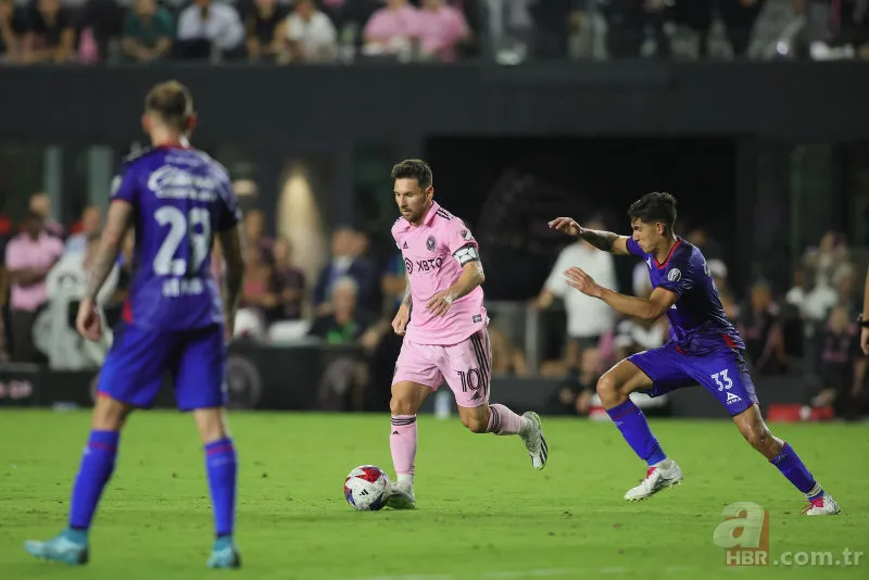 Lionel Messi'den inanılmaz başlangıç! Inter Miami ile ilk maçında son dakikada frikik golü 16