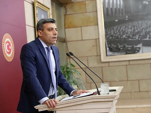 Yenilik Partisi Genel Başkanı Öztürk Yılmaz’a bıçaklı saldırı: Hastaneye kaldırıldı