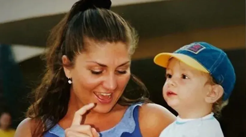 Sibel Can'ın oğlu Emir Aksüt 25 yaşına girdi! Gören "Bu ne yakışıklılık" diyor