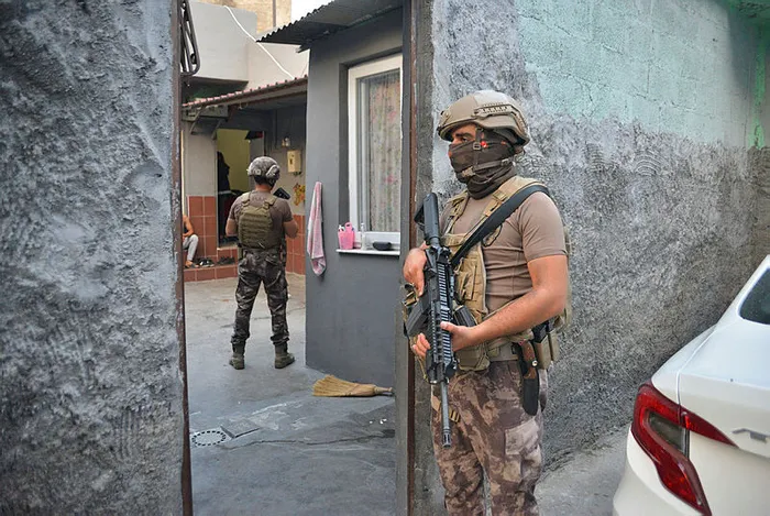 Adana'da çıkar amaçlı suç örgütüne operasyon: Çok sayıda gözaltı - 4