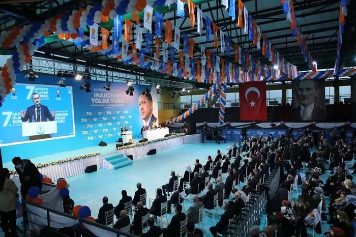 Son dakika: İmamoğlu’nun bir vaadi daha yalan çıktı! AK Partili Bayram Şenocak gerçeği açıkladı: 1,5 yılda yaptığı konut sayısı sıfır