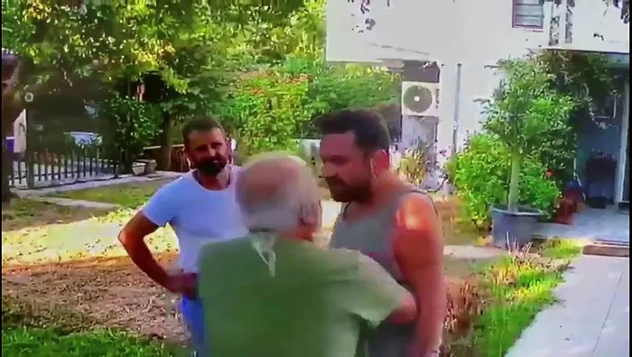 Yaşlı adama dayak atan Halil Sezai'ye CHP sahip çıktı! - 1