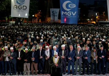 Ayasofya Meydanı'nda 'Fetih Namazı' kılındı
