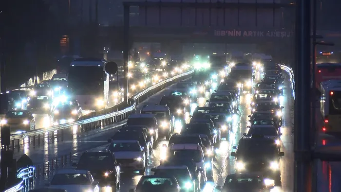Son dakika: İstanbul'da yağmur çilesi! Trafik ve toplu ulaşım felç - 1
