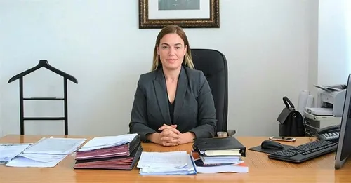 Gemlik Belediye Başkan Yardımcısı Zeynep Akış Serintürk rehin alındı - 1