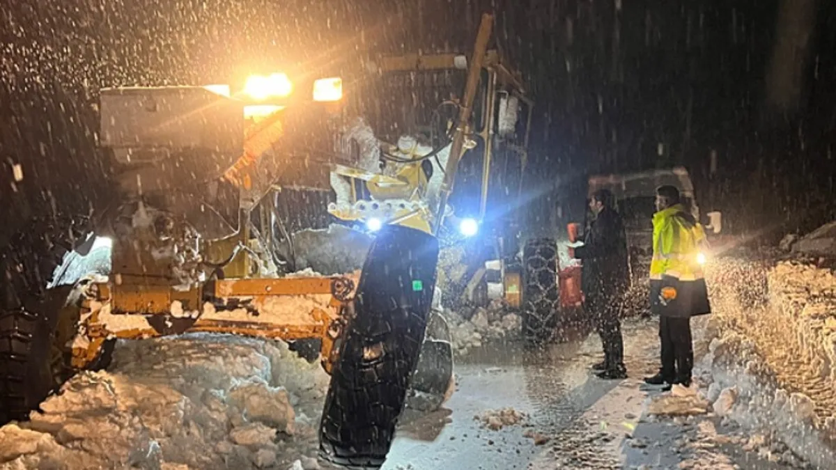 Kar ve tipi nedeniyle 7 araç mahsur kaldı! 30 kişi kurtarıldı