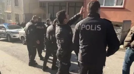 maltepede-gozu-donen-koca-dehset-sacti-cocuklarini-odaya-kilitleyip-once-esini-sonra-kendini-vurdu-1644217739842.jpg Maltepe’de gözü dönen koca dehşet saçtı! Çocuklarını odaya kilitleyip önce eşini sonra kendini vurdu - 6