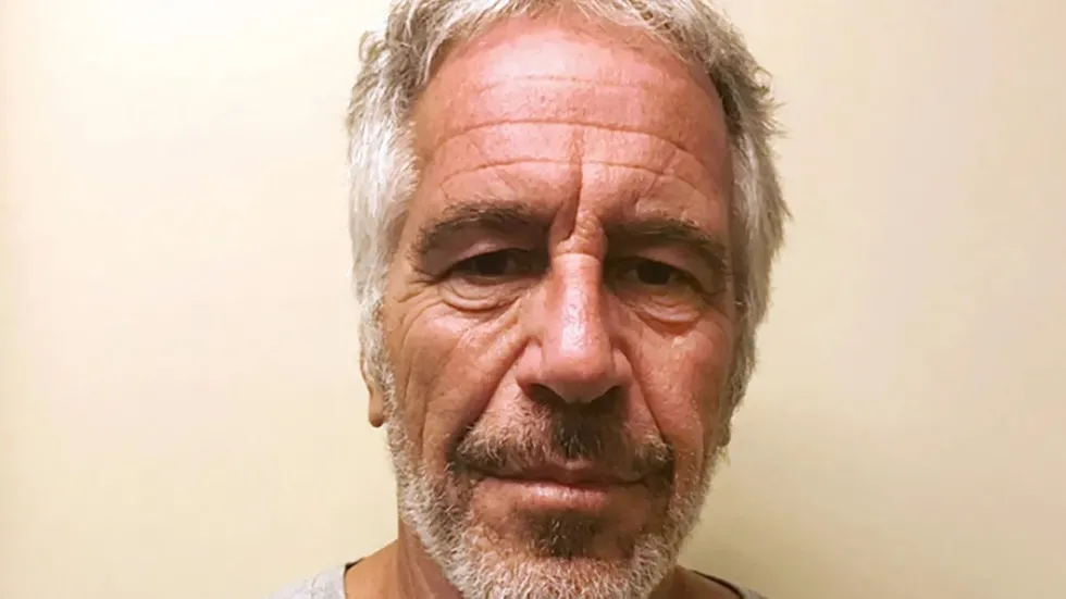 epsteinin-kolombiya-dosyasi-sizdi-maxwell-ve-pastrana-askeri-uste-yan-yana-1778698376924.jpeg Epstein’ın Kolombiya dosyası sızdı! Maxwell ve Pastrana askeri üste yan yana! - 2