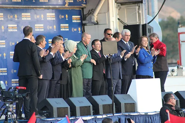 baskan-recep-tayyip-erdogandan-erzurum-mitinginde-flas-aciklamalar-14-mayista-zaferle-cikacagiz-1683306563655.jpg