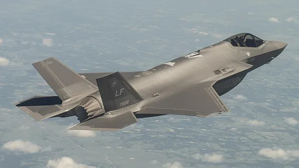 akdenizde-sicak-saatler-ingiliz-f-35-ucagi-dustu-bakanliktan-son-dakika-aciklamasi-1637164230847.jpg Akdeniz'de sıcak saatler! İngiliz F-35 uçağı düştü! Bakanlıktan son dakika açıklaması... - 1