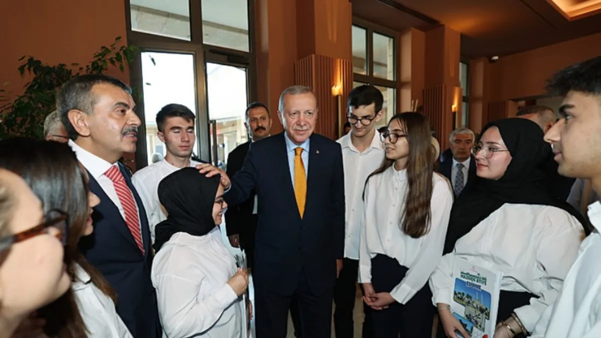 Yurdun dört bir yanından geldiler! Ahlat Külliyesi'nde Başkan Erdoğan öğrencileri kabul etti