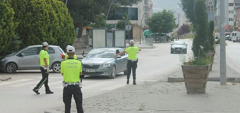 Pazar günü yasağı devam ediyor mu? 20 Haziran Pazar günü sokağa çıkma yasağı var mı? Tam gün kısıtlaması...