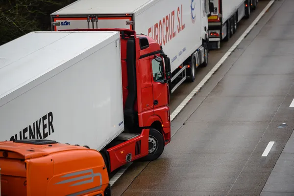 ingilterede-korkunc-manzara-1500-tir-kontak-kapatti-1608655117013.jpg İngiltere’de korkunç manzara! Kilometrelerce kuyruk oluştu ülkeye giremiyorlar - 3