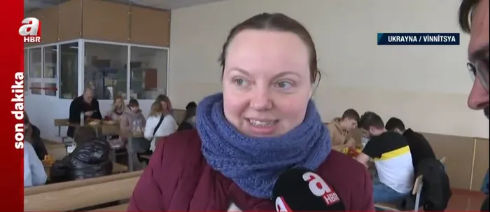 Siviller Ukrayna’dan tahliye ediliyor! Kavuşma anları A Haber’de! Minik Aylin babasına böyle seslendi - 4