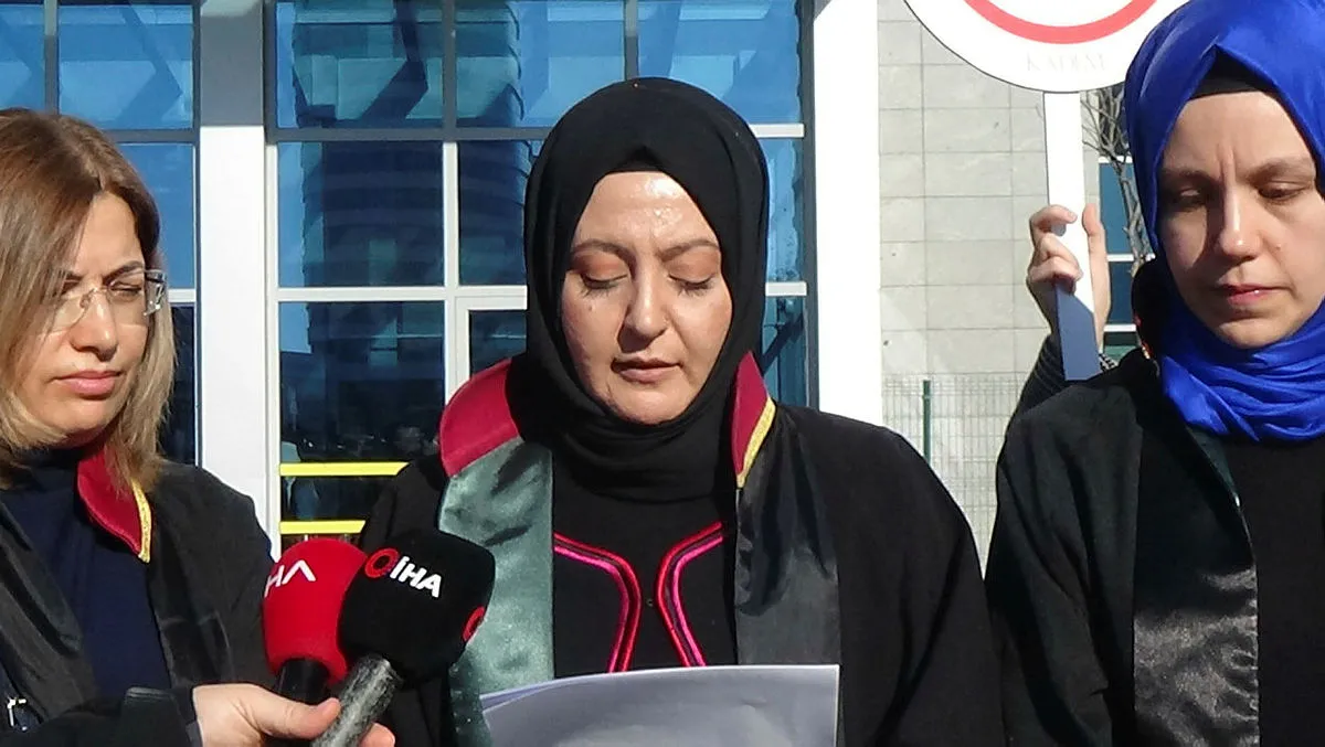 İstek Vakfı'nın açıklamasına avukat Betül Altınsoy isyan etti! "Aklımızla dalga geçiyorlar"