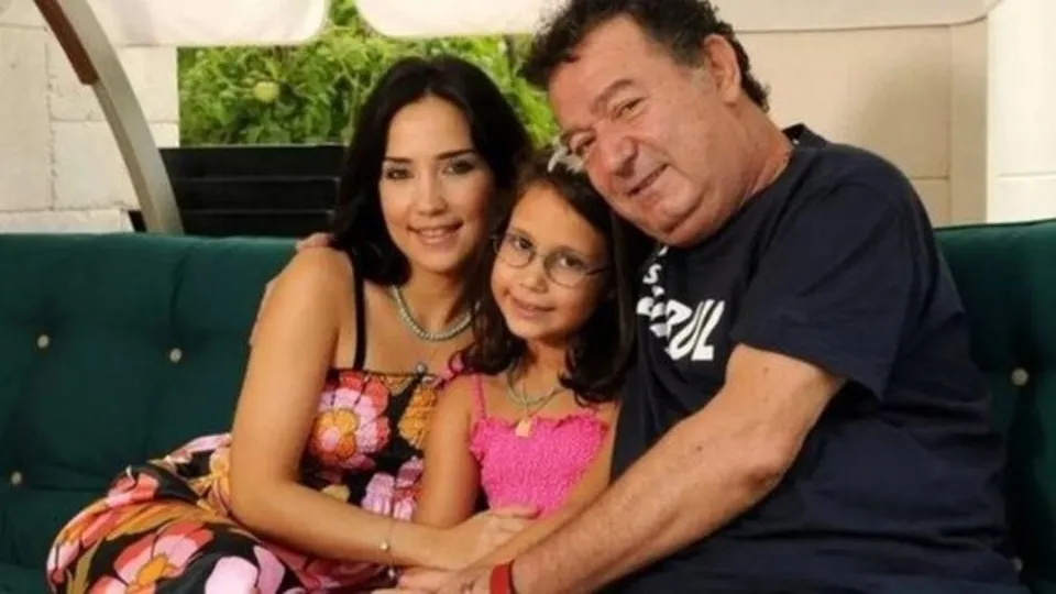 Soyadı tepkisi göstermişti! İpek Açar'dan Kayahan'ın kızı Beste Açar'a cevap geldi
