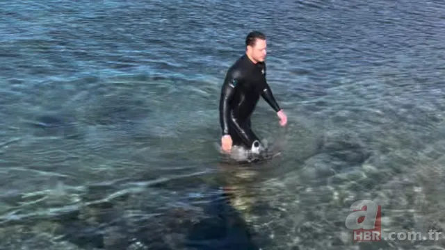 Burak Çelik buz gibi havada denize girdi! Böyle paylaştı... 5