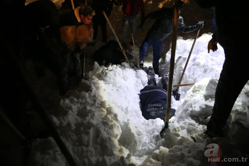 Son dakika: Van'da minibüsün üzerine çığ düştü! Olay yerinden ilk görüntüler... 22