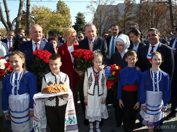 Cumhurbaşkanı Erdoğan Gagauz Özerk Yeri başkenti Komrat’a coşkuyla karşılandı