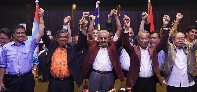 Malezya’daki genel seçimde Mahathir öncülüğündeki ittifak birinci çıktı