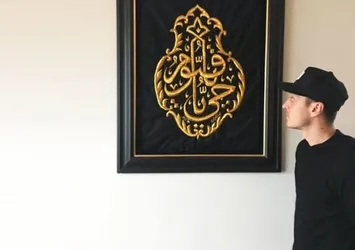 Mesut Özil'den Kabe örtüsüyle paylaşım