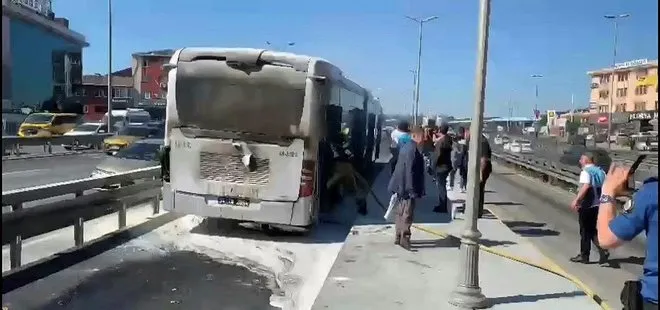 Metrobüste yangın paniği! Seferler aksadı