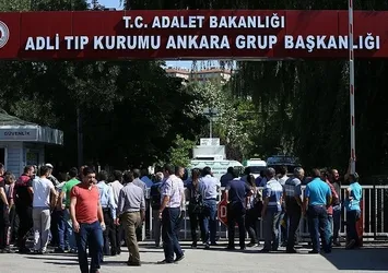 Demokrasi şehitlerinin cenazeleri yakınlarına veriliyor