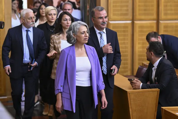 "Terörist yengesi" HDP'li Çiğdem Kılıçgün Uçar'dan Öcalan'a methiyeler! Gazi Meclis'te büyük skandal - 2
