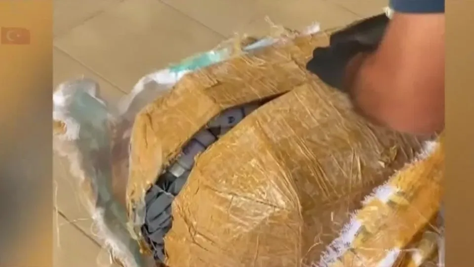 Kargo paketinde uyuşturucu madde! Sentetik maddenin piyasa değeri 2,5 milyon TL
