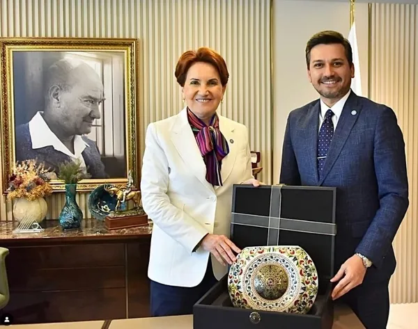 İYİ Partili Melih Aydın CHP ve trollerini topa tuttu! Artık yetti hadsizliğinizi çekmek zorunda değiliz