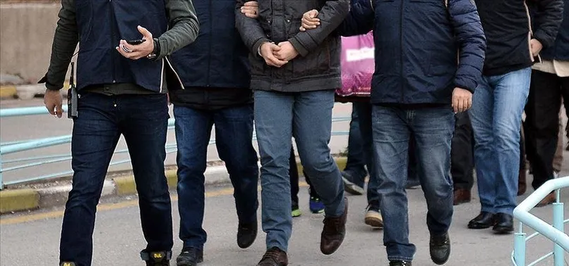 İzmir merkezli 12 ilde FETÖ operasyonu!