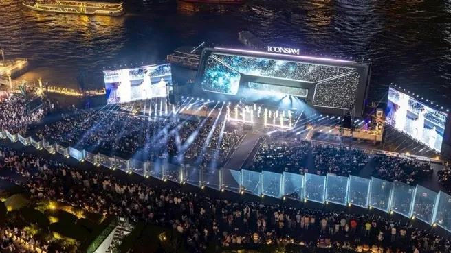 Tayland yeni yıla renkli girdi