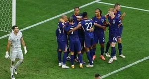 Hollanda çeyrek finalde!
