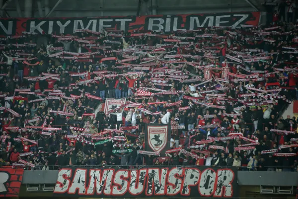 galatasaray-samsunsporu-maglup-etti-istanbula-lider-donuyor-1706900093801.jpg Galatasaray Samsunspor'u mağlup etti! İstanbul'a lider dönüyor - 3