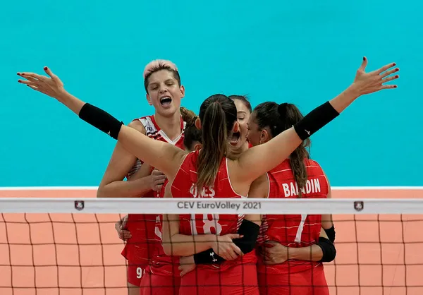 turkiye-hollanda-2021-cev-avrupa-kadinlar-voleybol-sampiyonasi-ucunculuk-maci-canli-anlatim-izle-1630771992274.jpg Filenin Sultanları Avrupa üçüncüsü! Türkiye 3-0 Hollanda (MAÇ SONUCU-ÖZET) - 1