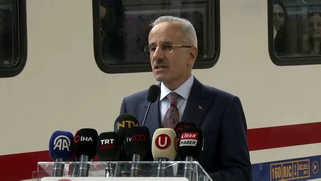 motokuryelere-yeni-duzenleme-ulastirma-bakani-abdulkadir-uraloglu-detaylari-anlatti-1702305857696.jpg MOTOKURYELERE YENİ DÜZENLEME! Ulaştırma Bakanı Abdulkadir Uraloğlu detayları anlattı - 4