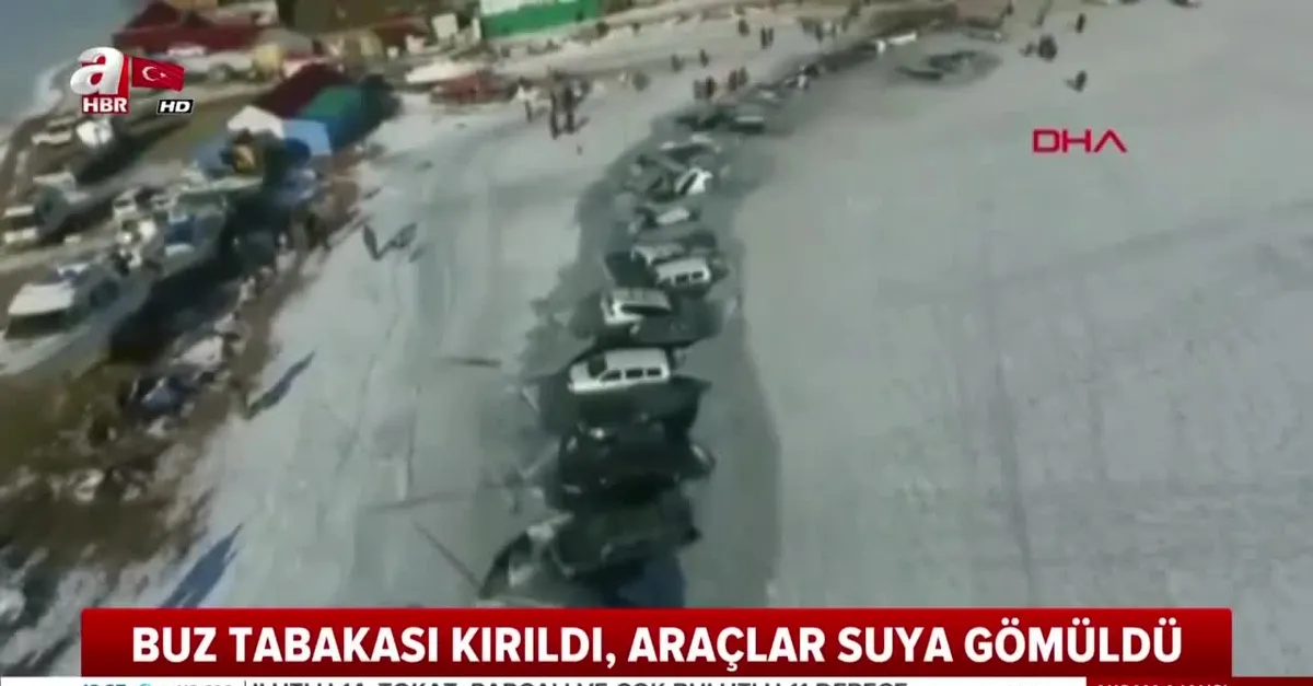 Buz kırıldı, 30 araç suya gömüldü