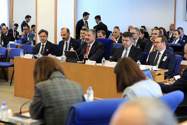 Sağlık Bakanı Koca hekim göçü iddialarına rakamlarla yanıt verdi