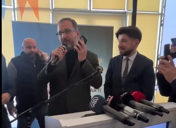 1645892933699.jpg Başkan Erdoğan'a sürpriz doğum günü telefonu! İyi ki doğdun Reis sloganlarıyla kutladılar - 1
