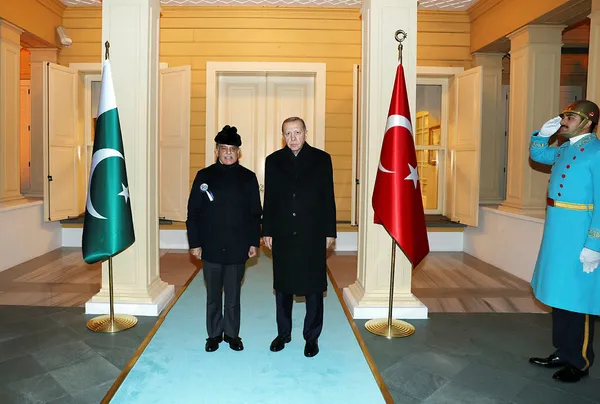 baskan-erdogandan-pakistan-basbakani-serif-ile-ortak-basin-toplantisinda-son-dakika-aciklamalari-1669395942197.jpg Pakistan Başbakanı Şahbaz Şerif'ten Türkiye mesajı: Bizler kardeşiz iki kalp birlikte atıyor... - 4