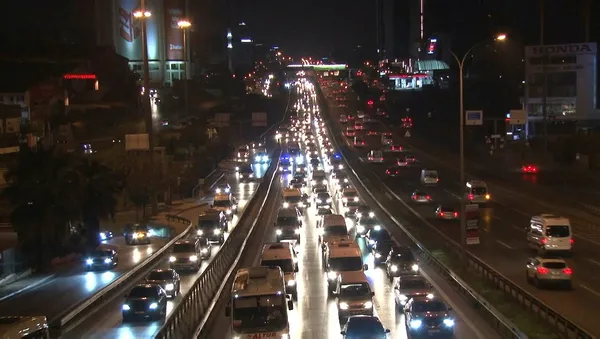İstanbul'da yeni hafta trafikle başladı! Vatandaş yolda kaldı - 3