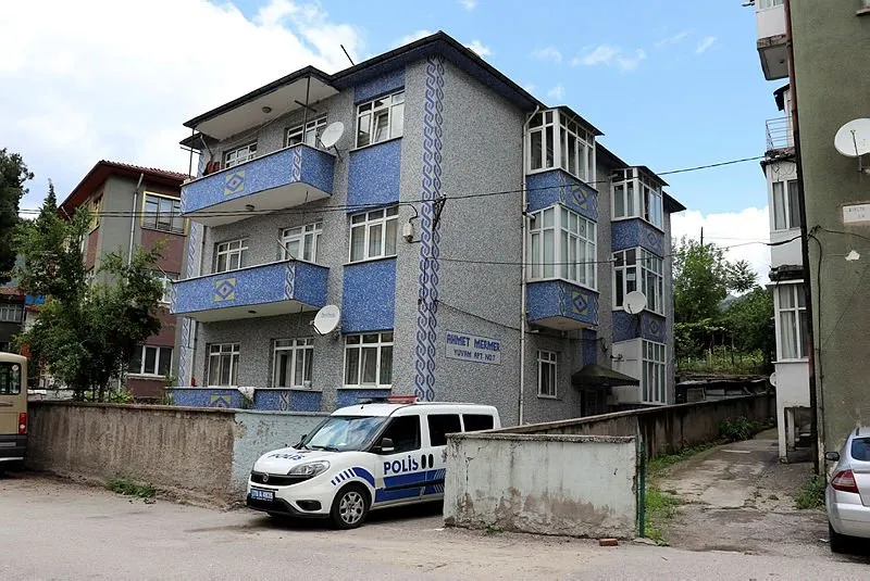 Karabuk Te Bir Apartman Karantinaya Alindi