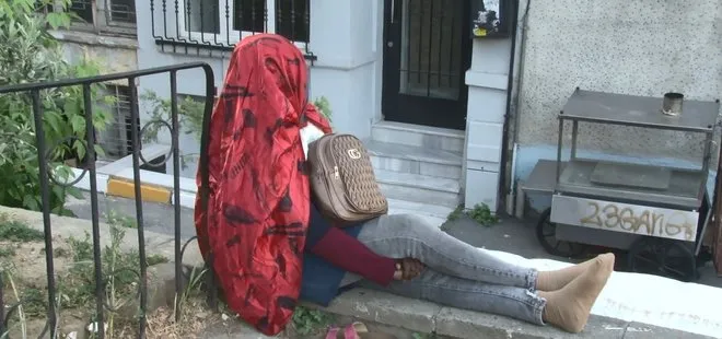 İstanbul’da 5 gündür oturduğu duvardan kalkmaYAN Afrikalı kadın endişesi