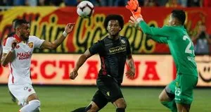İzmir’de çılgın gece! 4 gol, 3 kırmızı