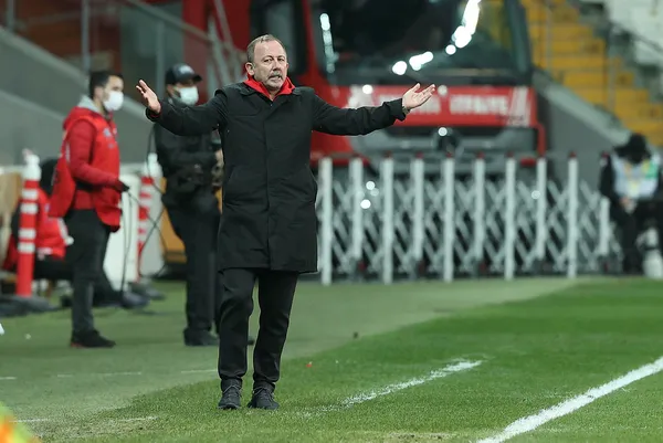 Sergen Yalçın Beşiktaş ile şampiyon olup tarihe geçmeyi planlıyor