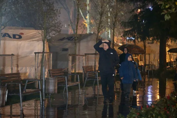 Türkiye eski Türkiye değil! Çadırlar 3 saatte kuruldu