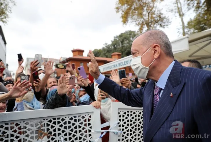 Başkan Erdoğan’a Eyüpsultan’da sevgi gösterisi! Cuma namazı sonrası vatandaşlarla sohbet etti