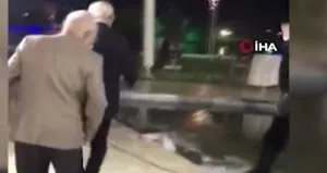Kılıçdaroğlu’nu çekerken havuza düştü