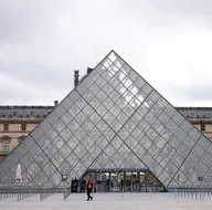 Louvre müzesindeki 7 dakikalık hırsızlığın bedeli dudak uçuklattı